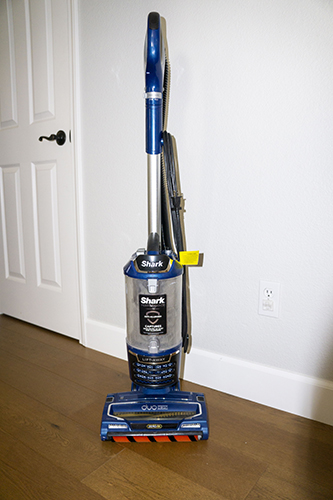 Photograph of Shark DuoClean with Zero M self cleaning brushroll lift-away upright vacuum cleaner.